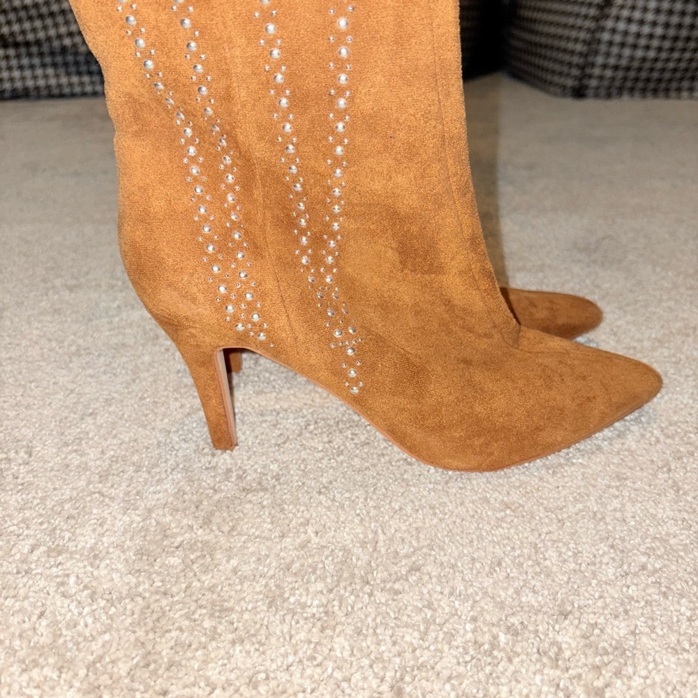 New York & Company Tan Suede Heeled Boots